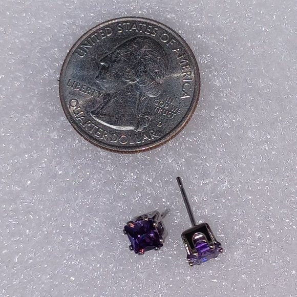 SWAROVSKI ELEMENTS (Light Purple sq-sil 5mm) Stud Earrings Black Velvet Pouch - Picture 2 of 6